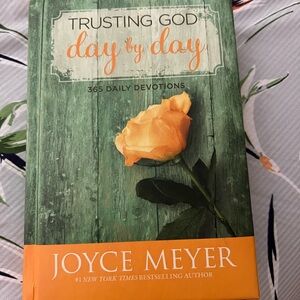 Joyce Meyer Trusting God Day by Day Devotional Book - Green and Orange